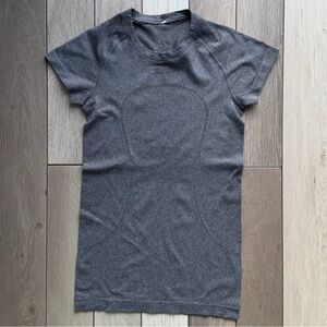 lululemon athletica Gray Short Sleeve Tee